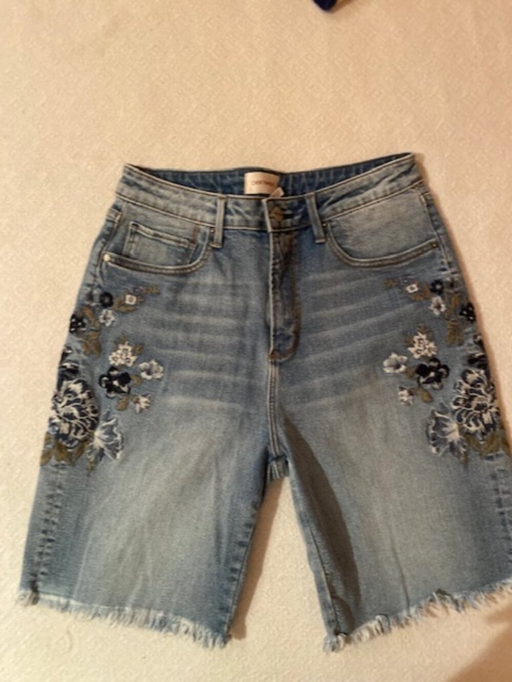 Sundance Driftwood Bermuda Embroidered Floral Denim Shorts 28" Beautiful blues